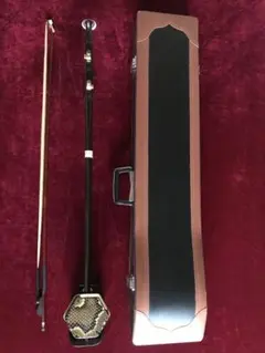 半額・二胡★新中古★黒檀・錦蛇皮★必需品セット★十年保証★中級者向けのサムネイル