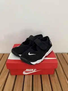 Nike ブラック サンダル リトルリフト