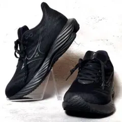 【人気デザイン】未使用級 MIZUNO【25.5】ウエーブライダー 28 黒のサムネイル