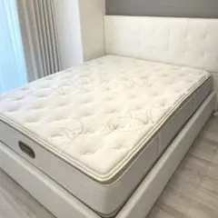 クイーンサイズ 本革ベッドフレーム＋マットレス　ゴールデンバリューピロートップ