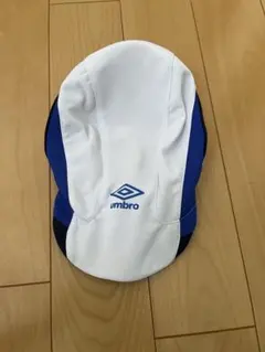 umbro スポーツキャップ 白・青のサムネイル