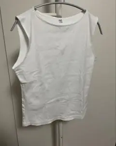 UNIQLO ホワイト ノースリーブ トップス