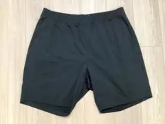 ユニクロ　メンズ ブラック ショートパンツのサムネイル