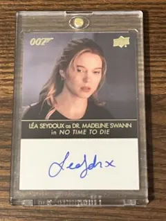 アベンジャーズエンドゲーム エリザベスオルセン UPPERDECK サインカード upperdeck アベンジャーズエンドゲーム エリザベスオルセン サイン