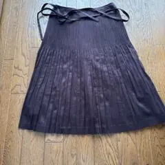 スエード調のプリーツスカート