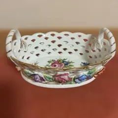 陶磁器製 透かし彫り バスケット 花柄装飾