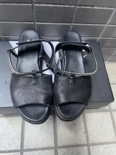 厚底ブラックサンダル ストラップ付き　23.5くらい