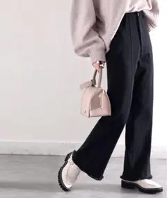 最旬美脚デニム。裾フリンジセミフレアデニムパンツ