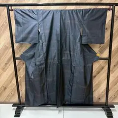 けA1044 本場大島紬 着物 袷 ダークグレー系 横段模様 カジュアルのサムネイル