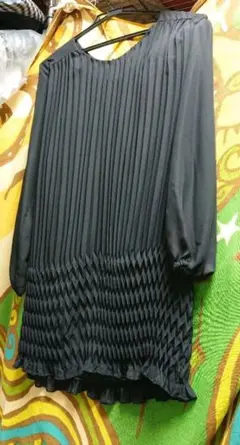 新品 ミリオンカラッツ プリーツ トップス ブラック