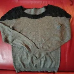 グレー 長袖ニット 肩レースシースルー