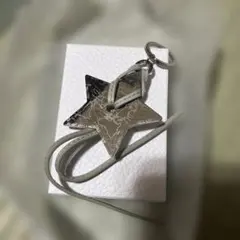Dior 星型レザーキーホルダー