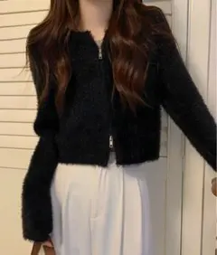 ブラックファー風ジッパー付きクロップドセーター