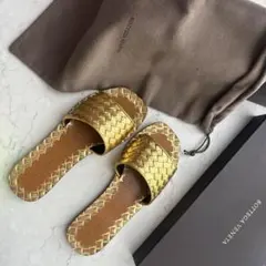 BOTTEGA VENETA イントレチャート サンダル ゴールド 36のサムネイル