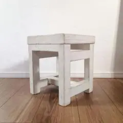 ハンドメイド スクエアスツール (ホワイト)