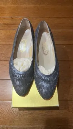 銀座ヨシノヤ　編み込みレザー パンプス　ネイビーのサムネイル