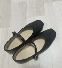 GU フラットシューズ　バレエシューズ　Sサイズ　ストラップ付きパンプスのサムネイル