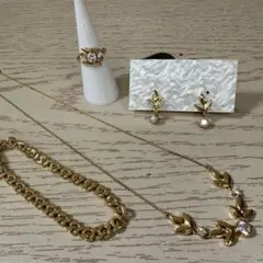 【おまとめ】ヴィンテージ AVON アクセサリー 4点 セット