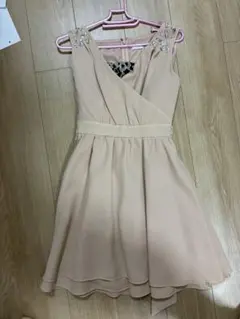 美品 CECIL McBEE ベージュビジューラップドレス