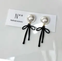 502 パール ブラック りぼん ハンドメイドピアス ハンドメイドイヤリング