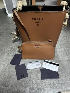 PRADAレザートートバッグ ポーチ付き