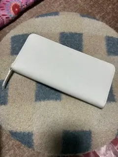 長財布 ホワイト ラウンドファスナー