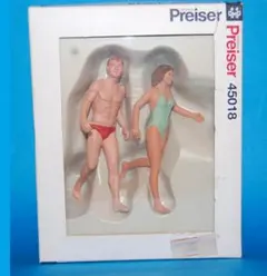Preiser 45018 ビーチで走っているカップル 2体セット　ドイツ製のサムネイル