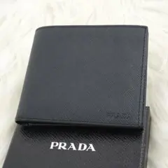 新品　PRADA プラダ　二つ折り財布　サフィアーノレザー　ロゴグラム　ネイビーのサムネイル