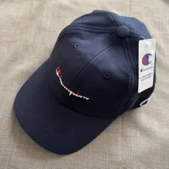 Championチャンピオン カラースクリプトロゴ刺繍ローキャップ ネイビー