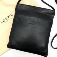 極美品✨ ロエベ ショルダーバッグ サコッシュ アナグラム レザー 黒 斜め掛けのサムネイル