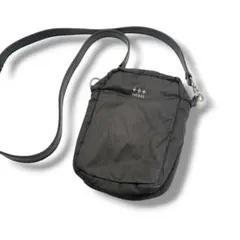 TATRAS タトラス ミニショルダーバッグ スマホポーチ 3ポケット ブラック