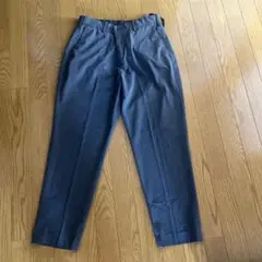 ユニクロ　メンズ　スラックス　　グレー