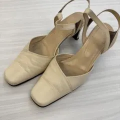 MODELLO バックストラップ パンプス アイボリー