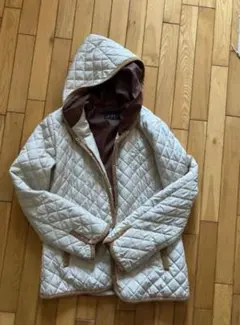 アイボリー キルティングジャケット フード付き