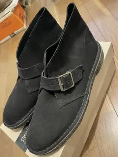 Clarks ブラックチャッカブーツ バックル付き