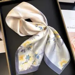 上品な花柄と鳥がモチーフのスカーフ　シルクスカーフ　シルク100% silk 絹