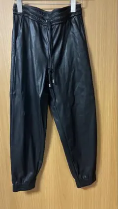レザーパンツ