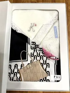 ハンカチギフト⭐︎フルラFURLAウェッジウッドレースハンカチイニシャルK