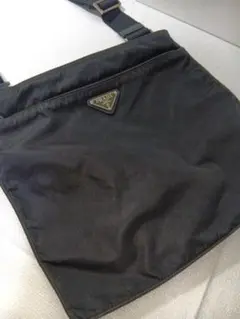 【プラダ】テスートナイロン ショルダーバッグ 黒 三角プレート サコッシュのサムネイル