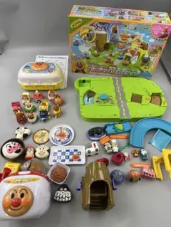 ☆アンパンマンわくわくタウン・ミニカーセット　他おもちゃセット