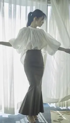 SNIDEL ハイウエストタイトヘムフレアスカート　モカ