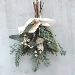 45.フレッシュグリーンとドライフラワーのクリスマススワッグ　30cm　ユーカリ