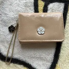 CLATHAS 三つ折りミニ財布 チャーム付きのサムネイル
