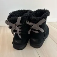 【美品】UGG ムートンショートブーツ　バックリボン　ブラック　24