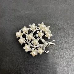 パールブローチ
