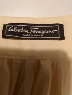 極美品☆イタリー製フェラガモ スカート 蝶柄☆ベージュコットンのサムネイル