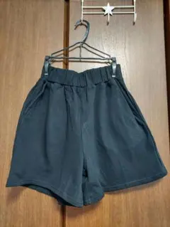 黒のコットン100%ショートパンツ