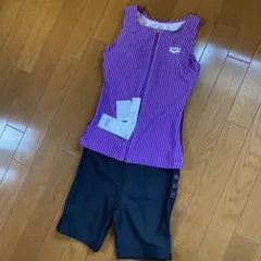 スポーツ用水着 M 紫と黒のストライプ