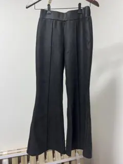 ブラック フレアパンツ 合成皮革　黒　M レディース　パンツ　ズボン　カジュアル