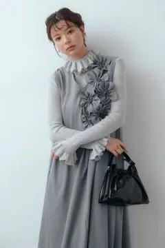 アシメフラワーモチーフVネックワンピース グレー /frene同型 フラーネ
